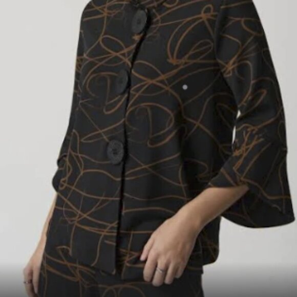 🐼 Black with brown, toffee stylish jacket.